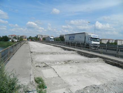 Podul "şchiop": Lucrările la Podul Densusianu se vor întinde cel puţin până în toamnă